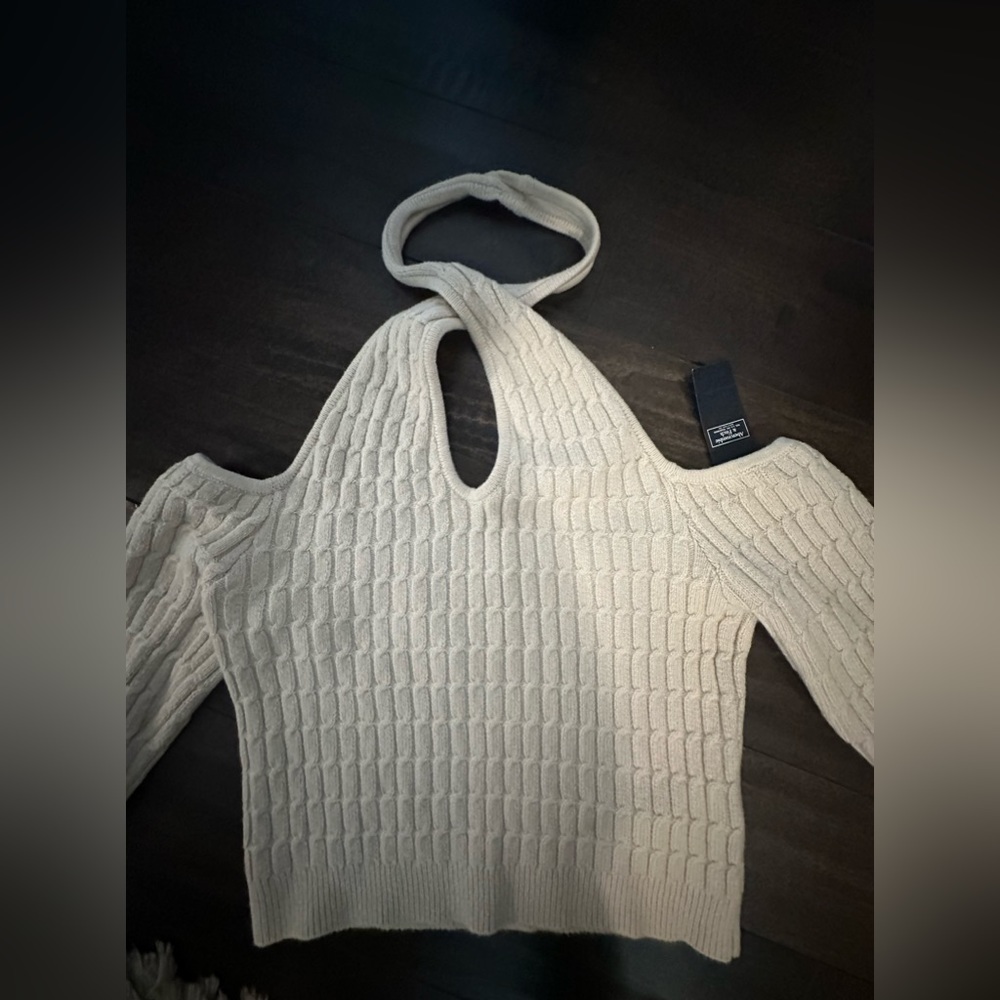 NWT abercrombie & Fitch beige halter cold shoulder sweater -crop style